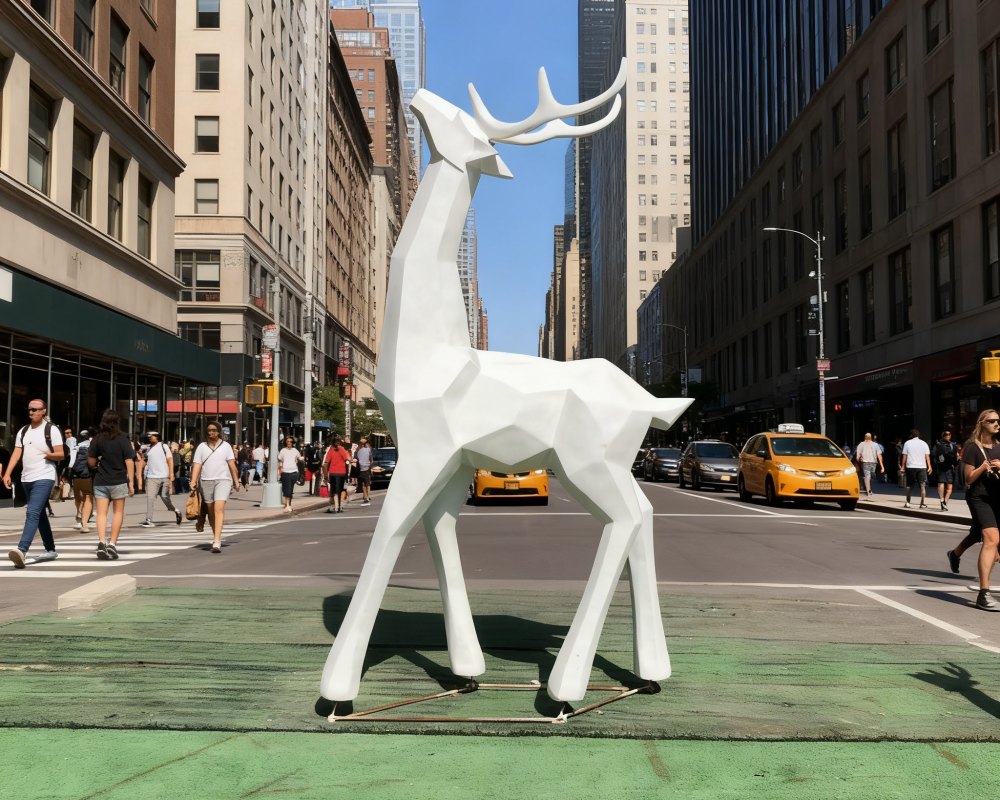 Schwarz-weiße geometrische Fiberglas-Hirschskulptur, moderne Außendekoration